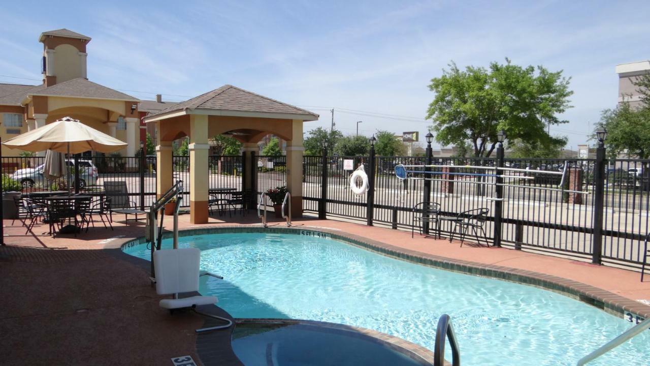 Regency & -