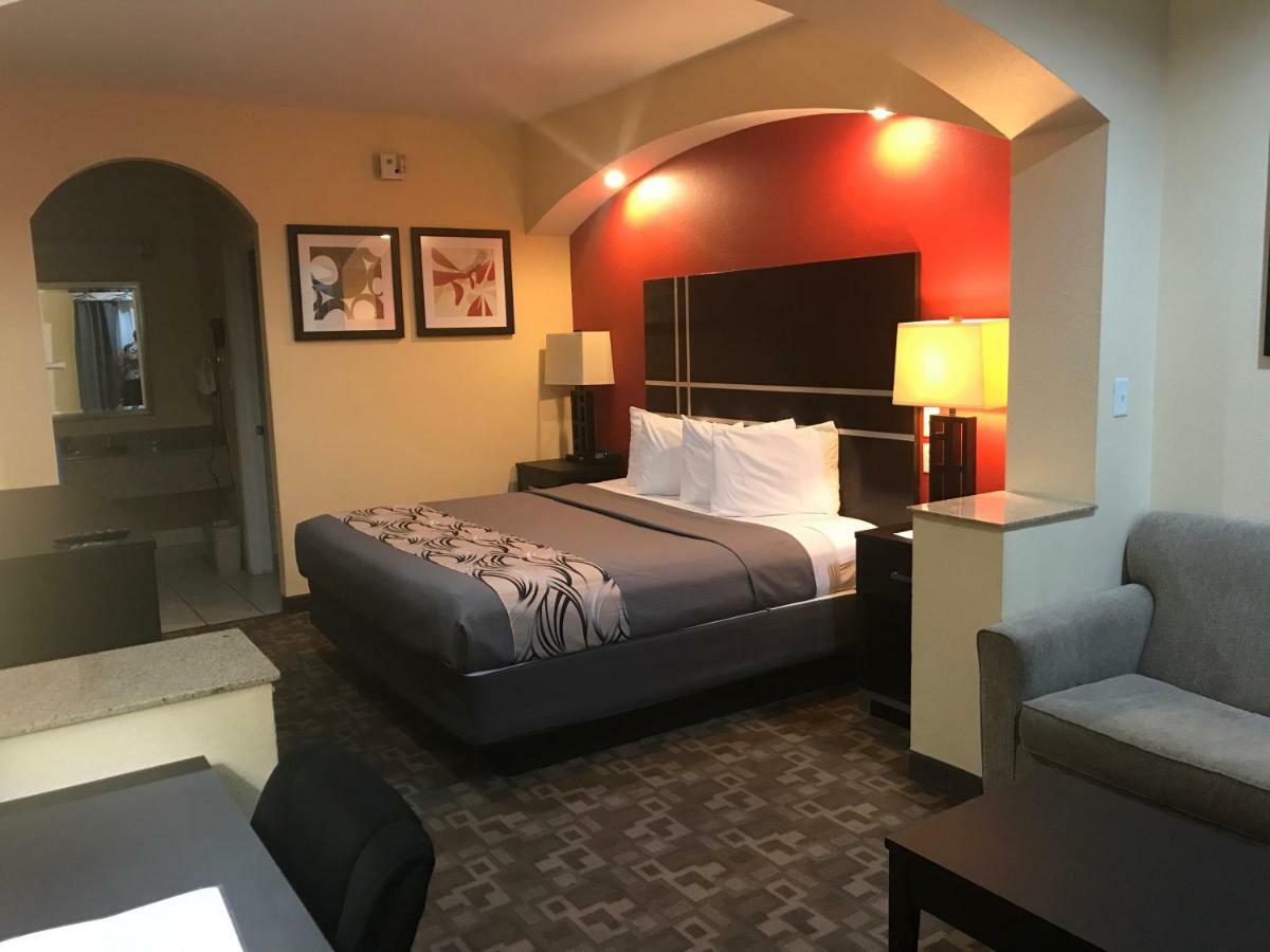 Regency & - Motel