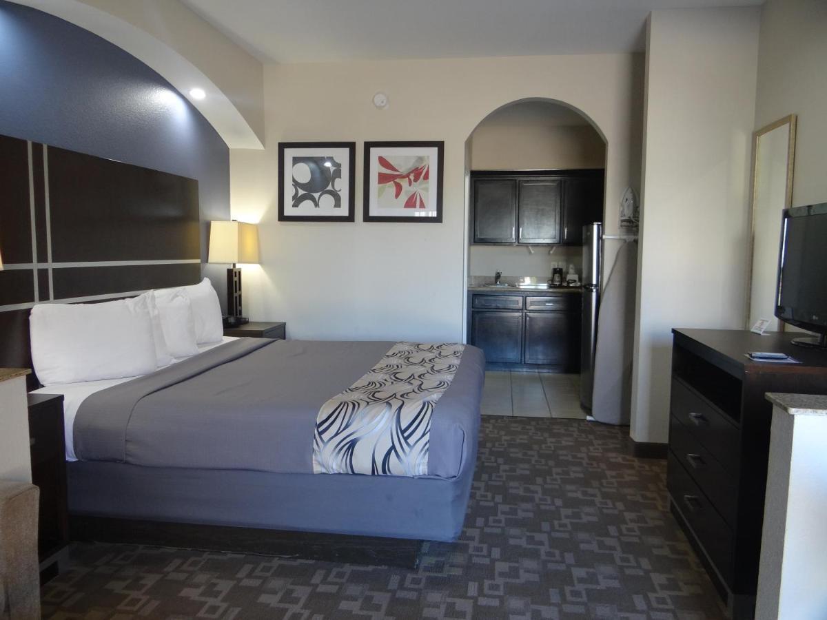 Regency & - Motel
