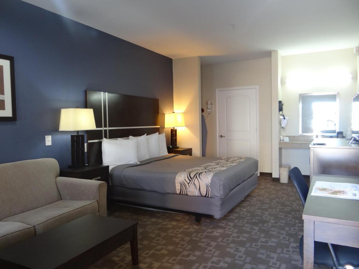 Regency & - Motel