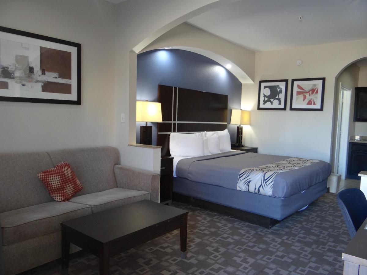 Regency & -