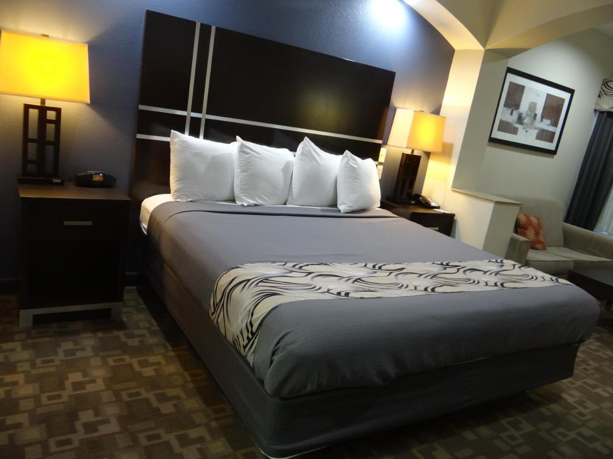 Regency & - 2* Baytown